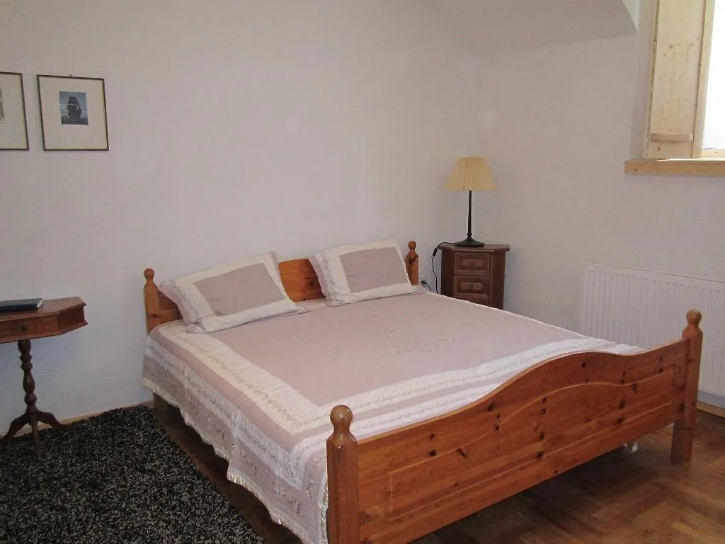 Toldi Apartman contacts